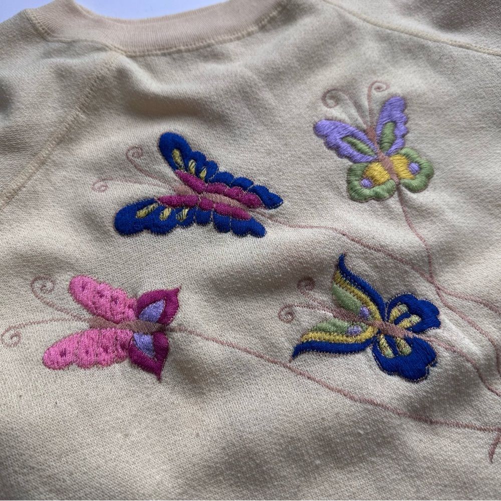Vintage Sweatshirt with Butterfly Embroidery Women’s Size‎ Medium Yellow - Picture 5 of 11